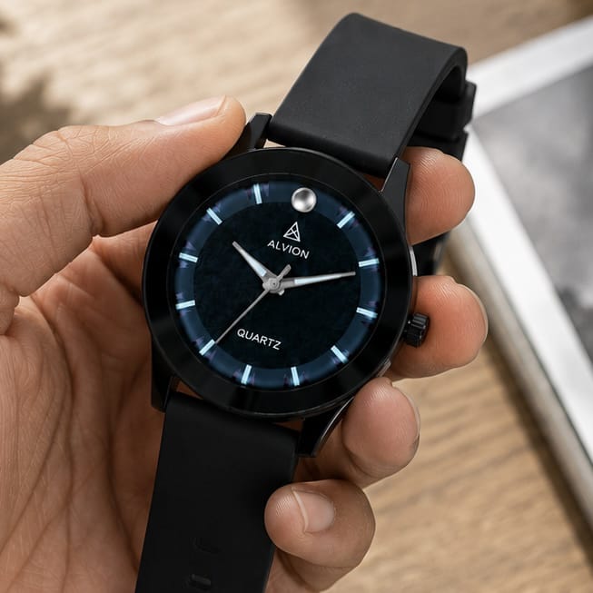 Minimalist Men's Analog Quartz Watch with Soft Silicone Strap | 44mm Dial | Brown